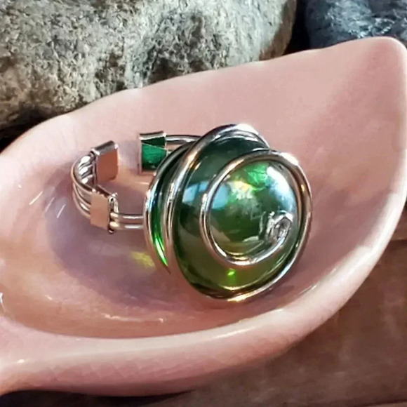 Handcrafted Edgy Green Luster Silver Spiral Luster Glass Bauble Ring - Picture 9 of 10
